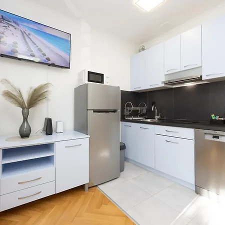 Apartment Paolo By The Znjan